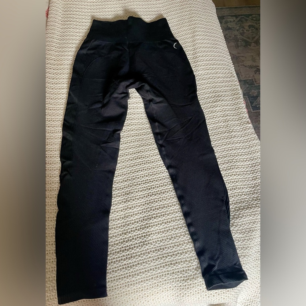 ZYIA Black Angle Grid Performance High
Rise 7/8 24" size 6/8 - Picture 3 of 7